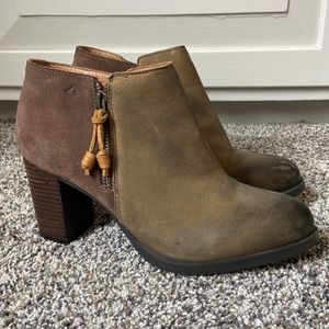 Sperry Dasher Lillie Suede and Leather boots color “Khaki” size 7.5m